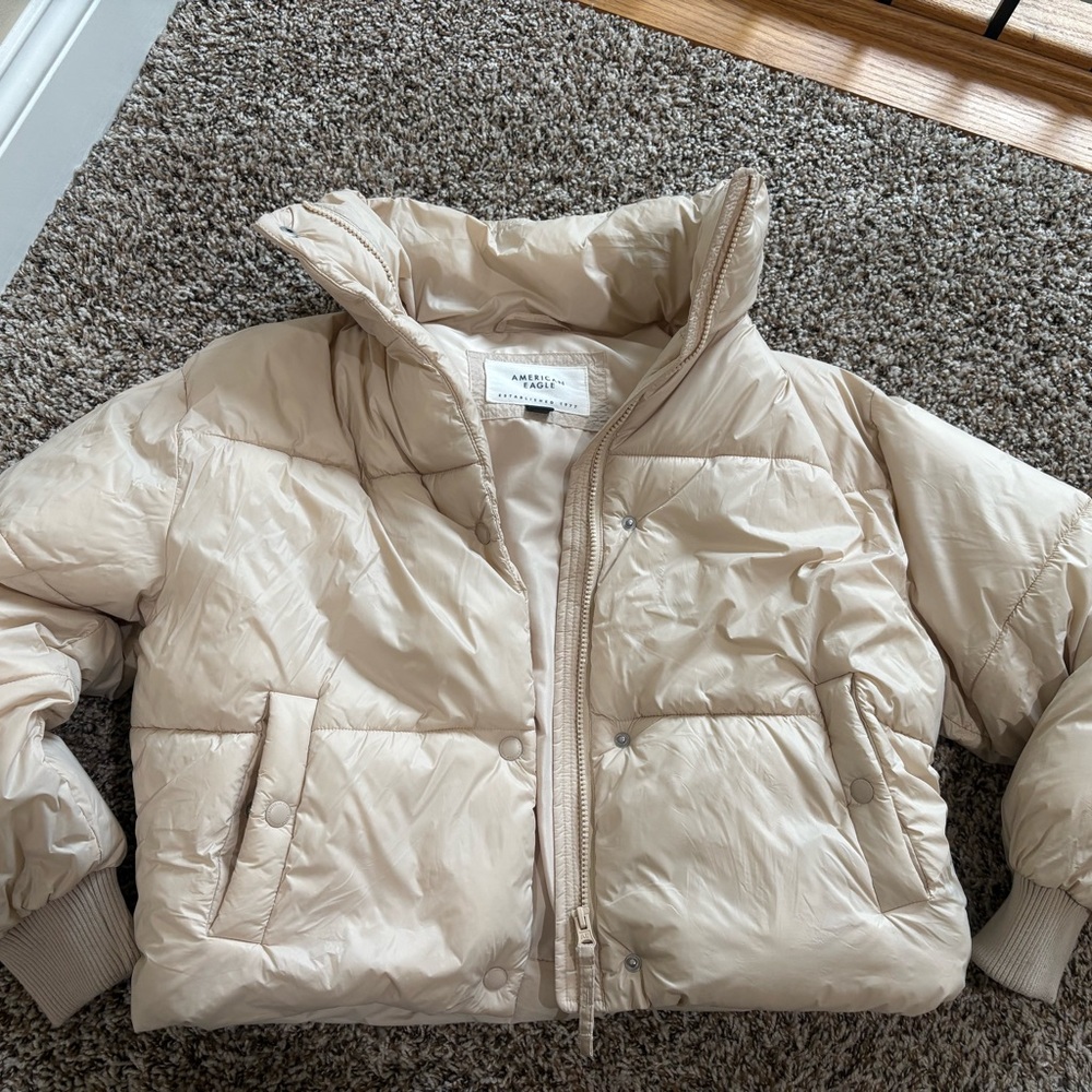 American Eagle Cropped Beige Puffer Jacket